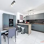 Stylish Seaview Retreat In St Pauls Bay Apartment *