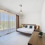 Stylish Seaview Retreat In St Pauls Bay Apartment