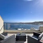 Stylish Seaview Retreat In St Pauls Bay Apartment *