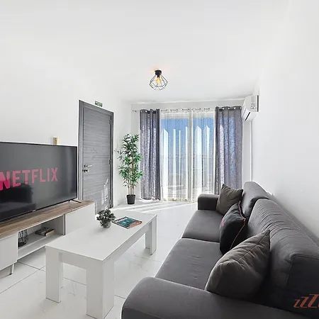 Stylish Seaview Retreat In St Pauls Bay Lägenhet *