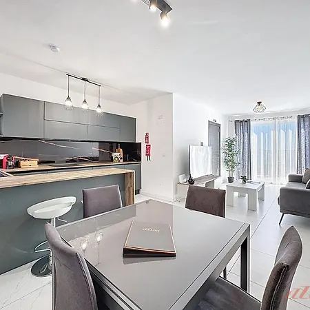 Stylish Seaview Retreat In St Pauls Bay *