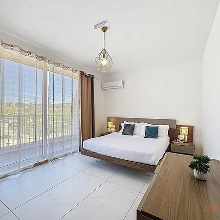 Stylish Seaview Retreat In St Pauls Bay Apartament